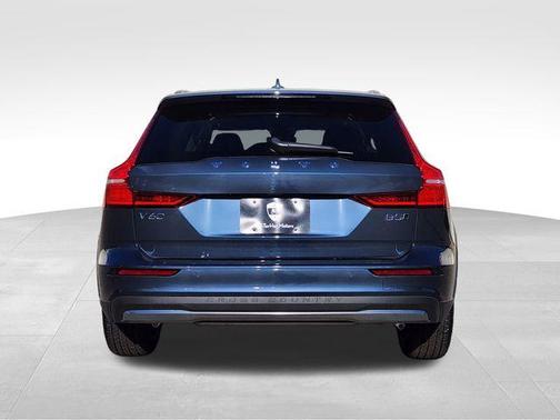 2024 Volvo V60 Cross Country B5 Plus