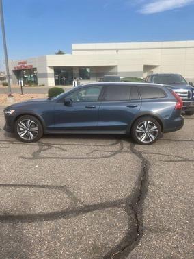 2024 Volvo V60 Cross Country B5 Plus