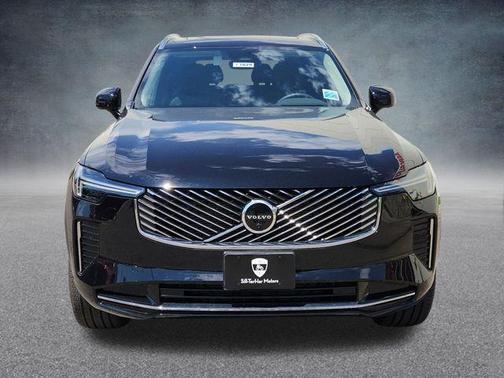 2025 Volvo XC90 B5 Plus 6-Seater