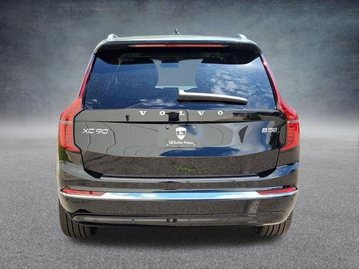 2025 Volvo XC90 B5 Plus 6-Seater