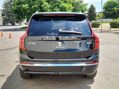 2025 Volvo XC90 B5 Plus 6-Seater