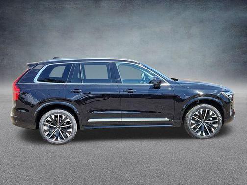 2025 Volvo XC90 B5 Plus 6-Seater