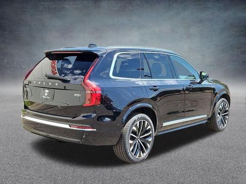 2025 Volvo XC90 B5 Plus 6-Seater