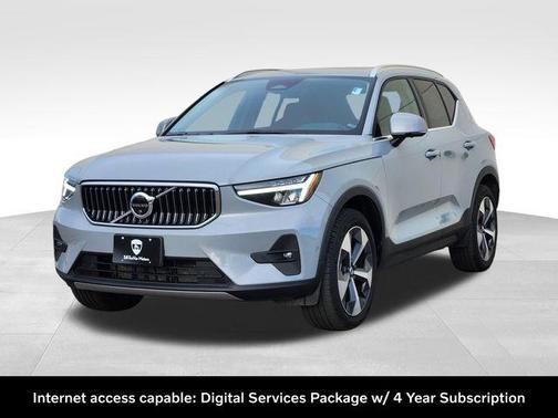 2024 Volvo XC40 B5 Plus Bright Theme