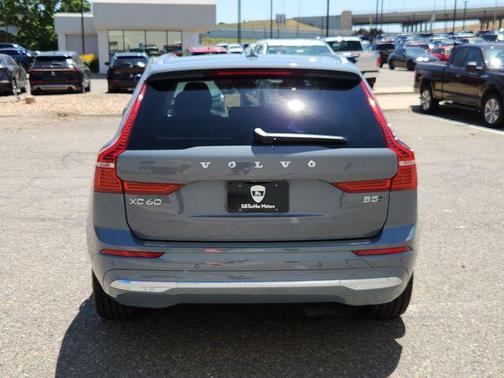 2023 Volvo XC60 B5 Plus Bright Theme