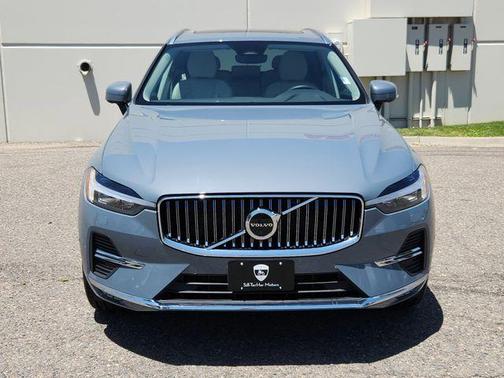 2023 Volvo XC60 B5 Plus Bright Theme