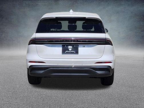 White Platinum Tri-Coat Metallic 2026 Lincoln Nautilus Premiere