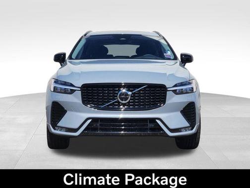 Metallic 2025 Volvo XC60 B5 Plus