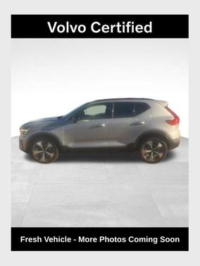 2023 Volvo XC40 B5 Plus Dark Theme