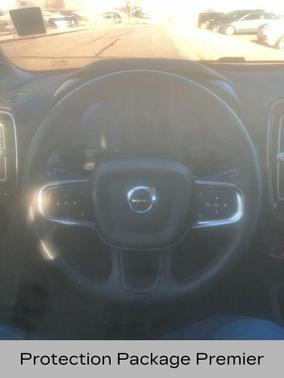 2023 Volvo XC40 B5 Plus Dark Theme