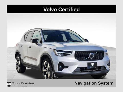 2023 Volvo XC40 B5 Plus Dark Theme