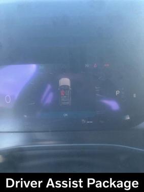 2023 Volvo XC40 B5 Plus Dark Theme