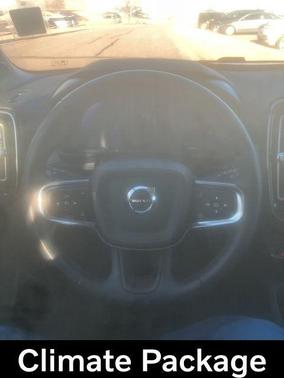 2023 Volvo XC40 B5 Plus Dark Theme