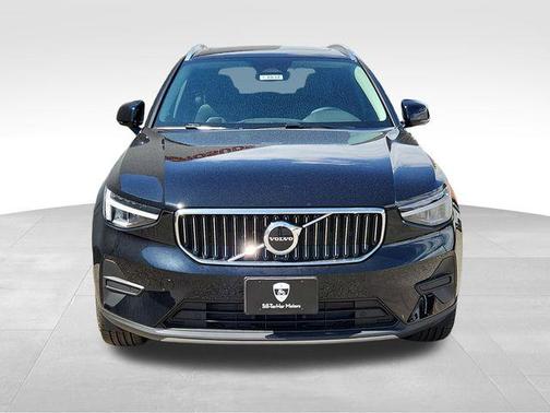 Onyx Black Metallic 2025 Volvo XC40 B5 Core Bright Theme