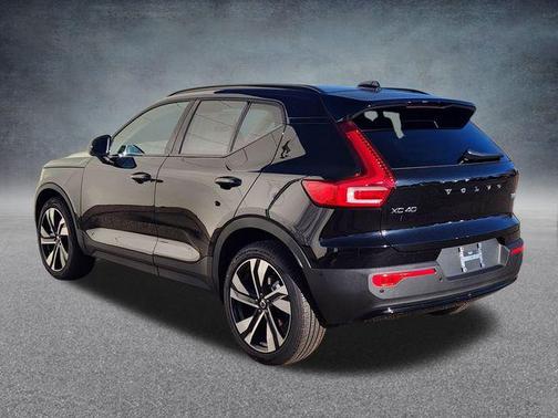 2026 Volvo XC40 B5 Ultra