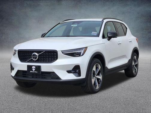Crystal White 2026 Volvo XC40 B5 Plus