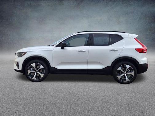 Crystal White 2026 Volvo XC40 B5 Plus