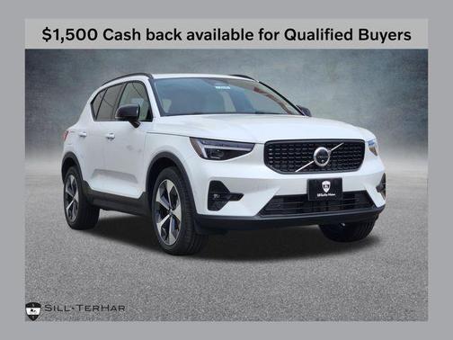 Crystal White 2026 Volvo XC40 B5 Plus