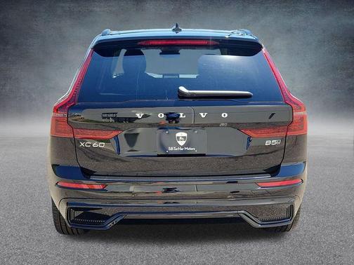 2026 Volvo XC60 B5 Plus