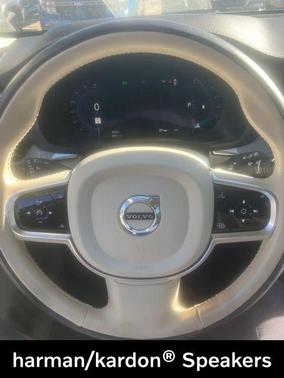 2023 Volvo XC60 B5 Ultimate Bright Theme