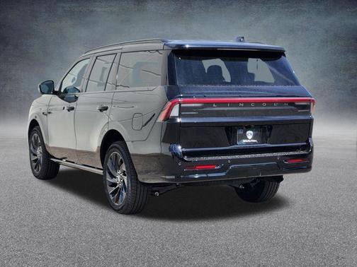 Infinite Black Metallic 2026 Lincoln Navigator Reserve