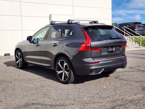 2024 Volvo XC60 Recharge Plug-In Hybrid T8 Ultimate Dark Theme