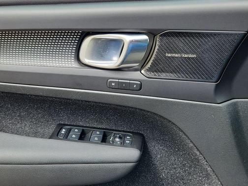 2022 Volvo XC40 Recharge Pure Electric P8 Twin Ultimate