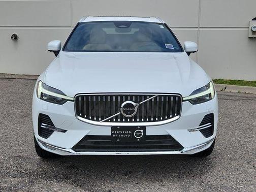 2023 Volvo XC60 B5 Ultimate Bright Theme