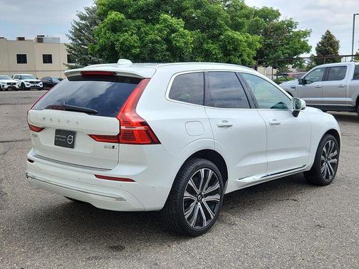 2023 Volvo XC60 B5 Ultimate Bright Theme