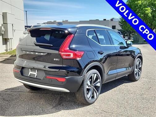 2024 Volvo XC40 B5 Ultimate Bright Theme