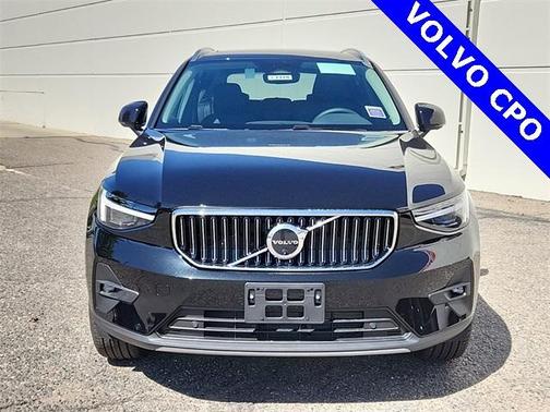 2024 Volvo XC40 B5 Ultimate Bright Theme