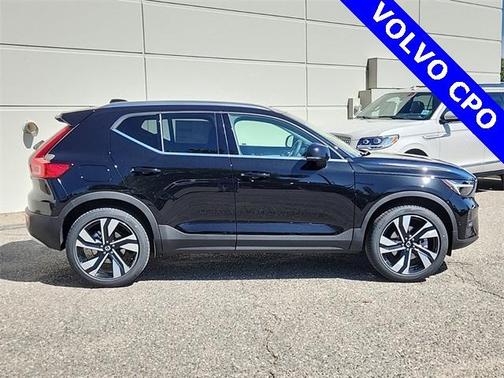 2024 Volvo XC40 B5 Ultimate Bright Theme