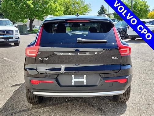 2024 Volvo XC40 B5 Ultimate Bright Theme