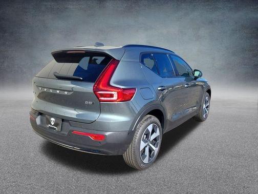 2026 Volvo XC40 B5 Plus