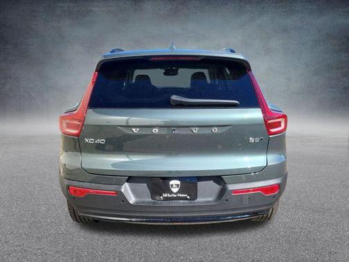 2026 Volvo XC40 B5 Plus