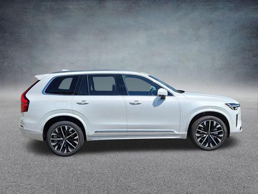2025 Volvo XC90 B5 Plus 7-Seater