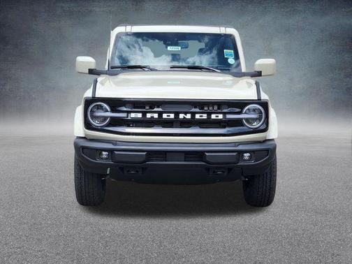 Desert Sand 2026 Ford Bronco Outer Banks