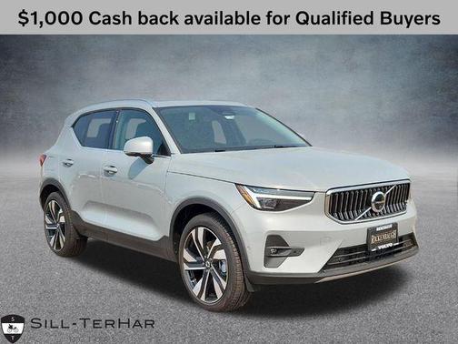 2025 Volvo XC40 B5 Ultra Bright Theme