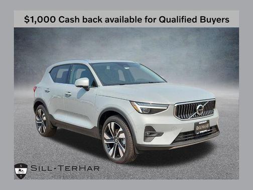 2025 Volvo XC40 B5 Ultra Bright Theme