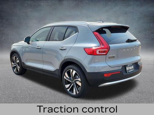 2025 Volvo XC40 B5 Ultra Bright Theme