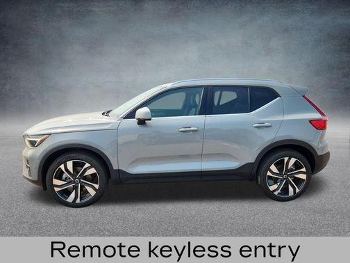 2025 Volvo XC40 B5 Ultra Bright Theme