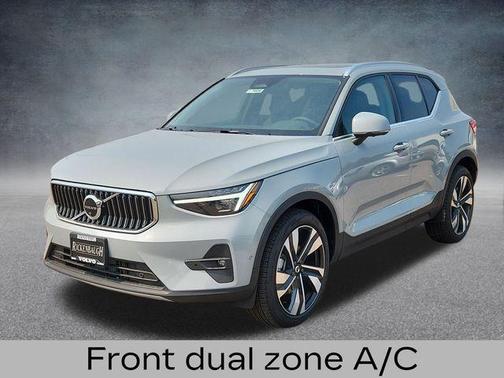 2025 Volvo XC40 B5 Ultra Bright Theme