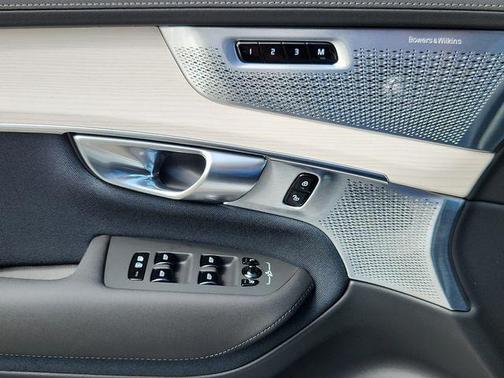 2025 Volvo XC90 B6 Ultra