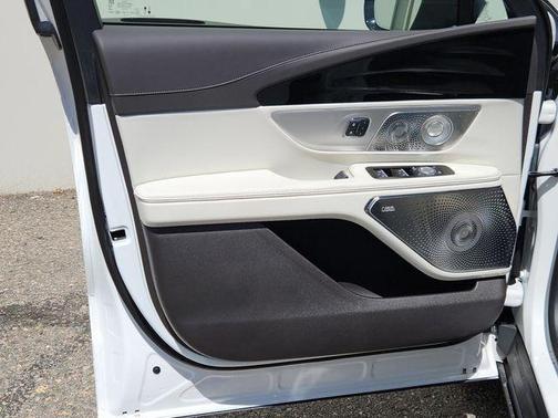 2025 Lincoln Nautilus Black Label