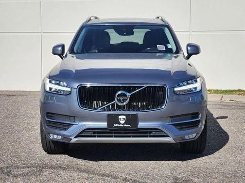 2016 Volvo XC90 T6 Momentum
