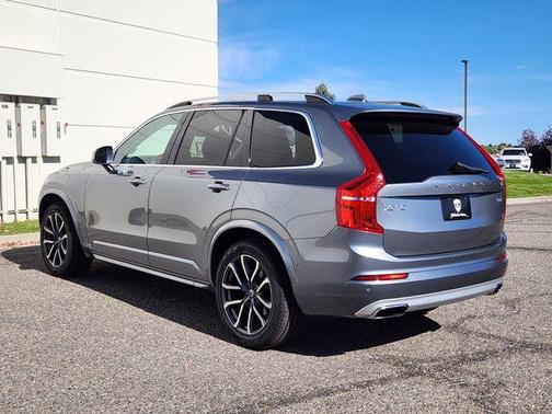 2016 Volvo XC90 T6 Momentum