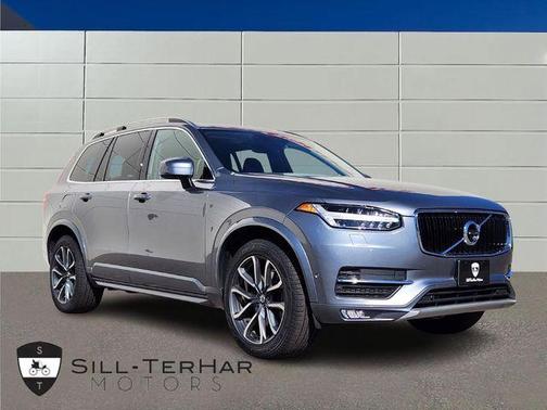 2016 Volvo XC90 T6 Momentum