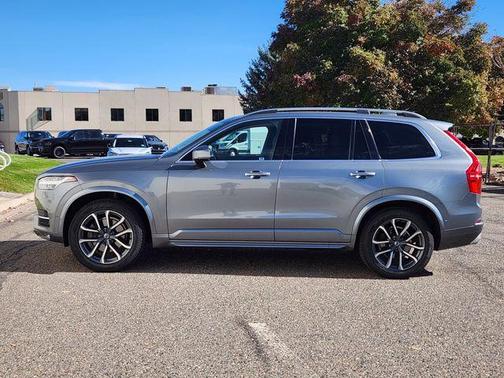 2016 Volvo XC90 T6 Momentum