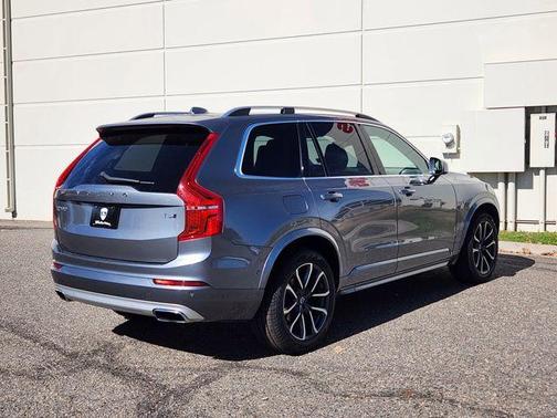 2016 Volvo XC90 T6 Momentum