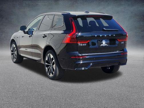 Onyx Black Metallic 2026 Volvo XC60 B5 Plus